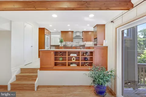 Entry Way - 1923 Poole Ln, Mclean, VA 22101 photo 5 of 6