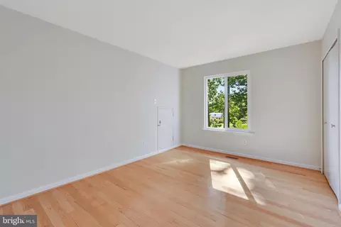 Bedroom - 1923 Poole Ln, Mclean, VA 22101 photo 5 of 8