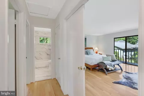 Entry Way - 1923 Poole Ln, Mclean, VA 22101 photo 6 of 6