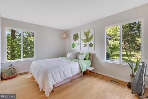 Bedroom - 1923 Poole Ln, Mclean, VA 22101 photo 7 of 8