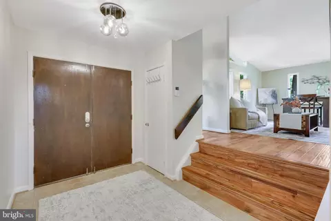 Entry Way - 1923 Poole Ln, Mclean, VA 22101 photo 1 of 6