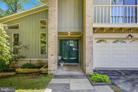 Exterior - 1923 Poole Ln, Mclean, VA 22101 photo 4 of 16