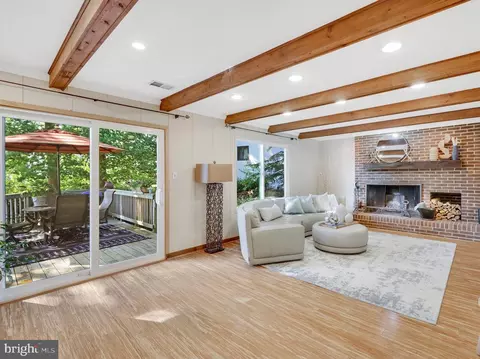 Living - 1923 Poole Ln, Mclean, VA 22101 photo 1 of 5