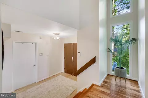 Entry Way - 1923 Poole Ln, Mclean, VA 22101 photo 4 of 6