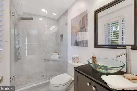 Bath - 1923 Poole Ln, Mclean, VA 22101 photo 4 of 4