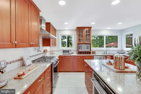 Kitchen - 1923 Poole Ln, Mclean, VA 22101 photo 10 of 11