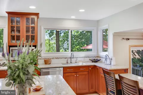 Kitchen - 1923 Poole Ln, Mclean, VA 22101 photo 5 of 11