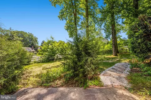 Exterior - 1923 Poole Ln, Mclean, VA 22101 photo 14 of 16