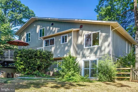 Exterior - 1923 Poole Ln, Mclean, VA 22101 photo 11 of 16