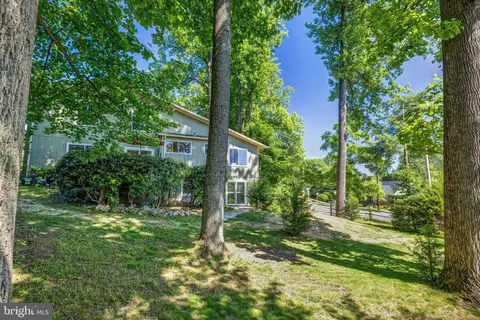 Exterior - 1923 Poole Ln, Mclean, VA 22101 photo 15 of 16