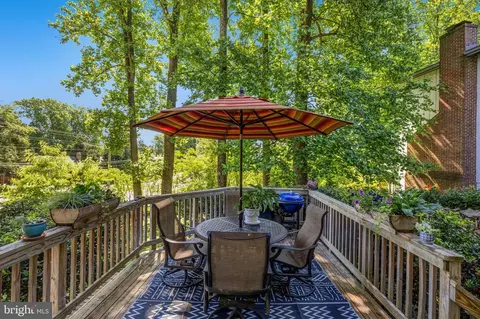 Exterior - 1923 Poole Ln, Mclean, VA 22101 photo 8 of 16