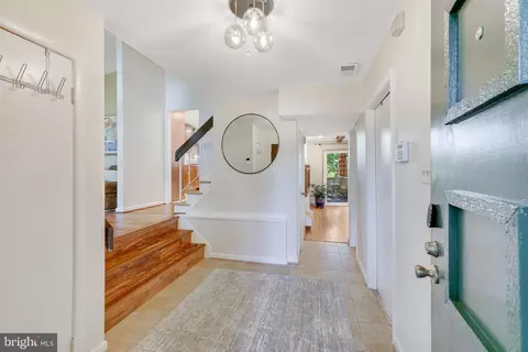 Entry Way - 1923 Poole Ln, Mclean, VA 22101 photo 3 of 6