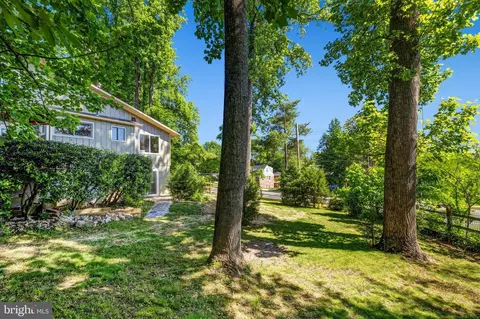 Exterior - 1923 Poole Ln, Mclean, VA 22101 photo 16 of 16