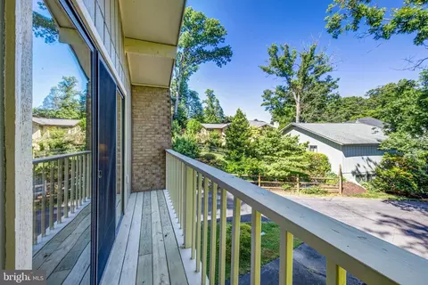 Exterior - 1923 Poole Ln, Mclean, VA 22101 photo 5 of 16