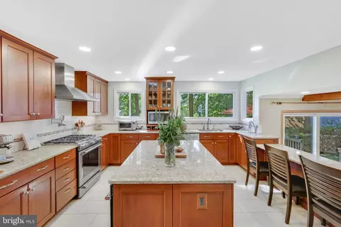 Kitchen - 1923 Poole Ln, Mclean, VA 22101 photo 2 of 11