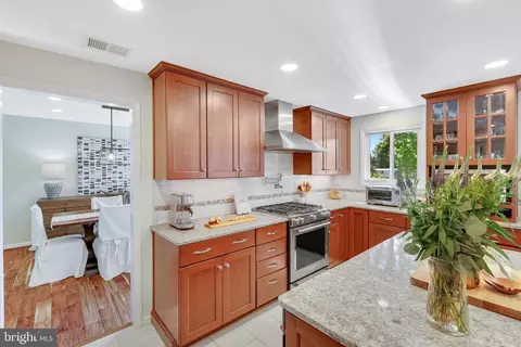 Kitchen - 1923 Poole Ln, Mclean, VA 22101 photo 8 of 11