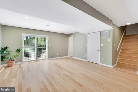 Living - 1923 Poole Ln, Mclean, VA 22101 photo 5 of 5