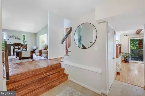 Entry Way - 1923 Poole Ln, Mclean, VA 22101 photo 2 of 6