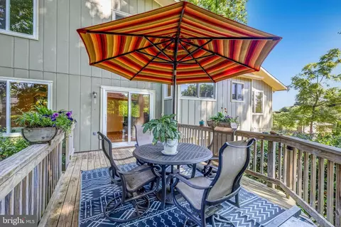 Exterior - 1923 Poole Ln, Mclean, VA 22101 photo 7 of 16