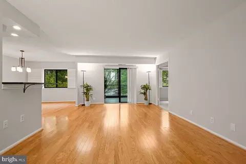 5901 Mount Eagle Dr #116, Alexandria, VA 22303