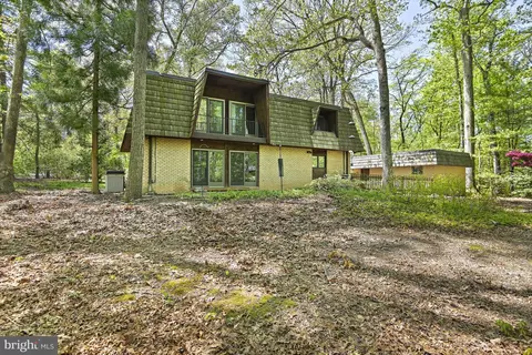 Exterior - 12008 Whip Rd, Reston, VA 20191 photo 10 of 11