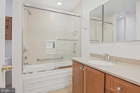 Bath - 12008 Whip Rd, Reston, VA 20191 photo 3 of 3