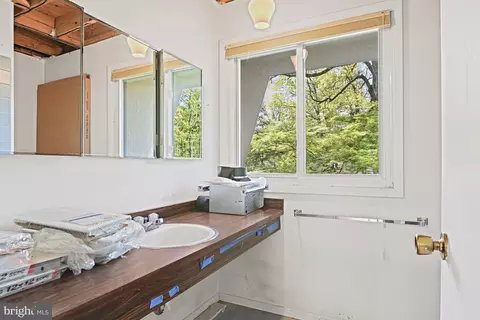 Bath - 12008 Whip Rd, Reston, VA 20191 photo 2 of 3