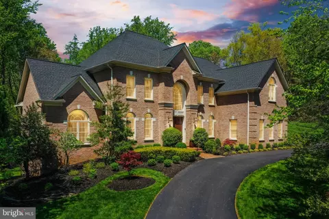 11116 Stuart Mill Rd, Oakton, VA 22124