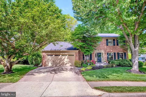 4610 Star Flower Dr, Chantilly, VA 20151