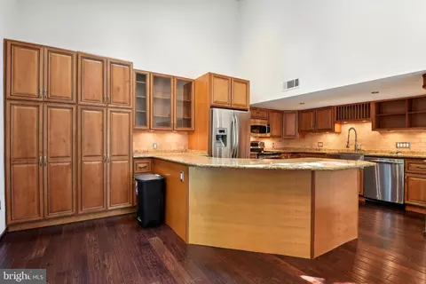 2425 Glade Bank Way, Reston, VA 20191 photo 10