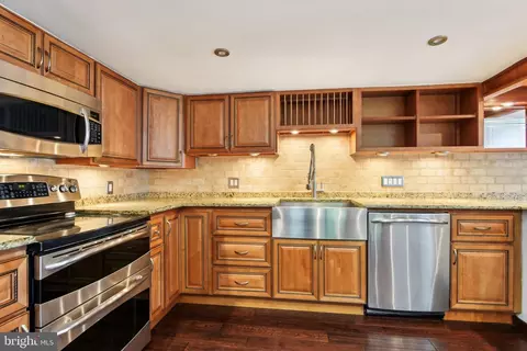 2425 Glade Bank Way, Reston, VA 20191 photo 13