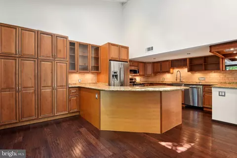 2425 Glade Bank Way, Reston, VA 20191 photo 8