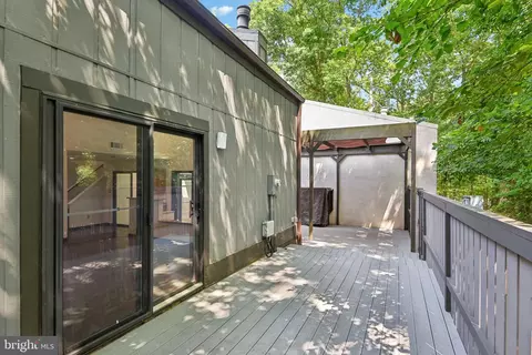2425 Glade Bank Way, Reston, VA 20191 photo 48
