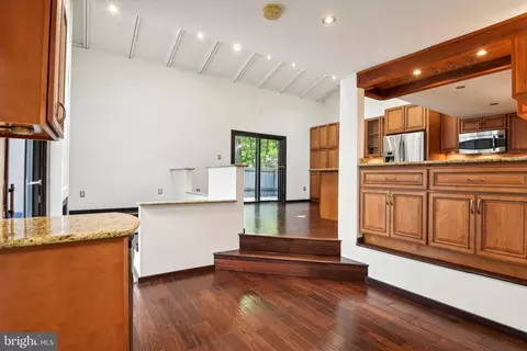 2425 Glade Bank Way, Reston, VA 20191 photo 7