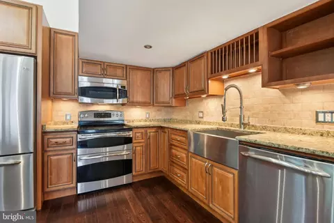 2425 Glade Bank Way, Reston, VA 20191 photo 12