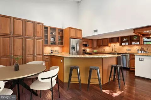 2425 Glade Bank Way, Reston, VA 20191 photo 5