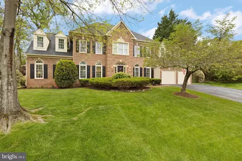 8710 Cross Chase Cir, Fairfax Station, VA 22039