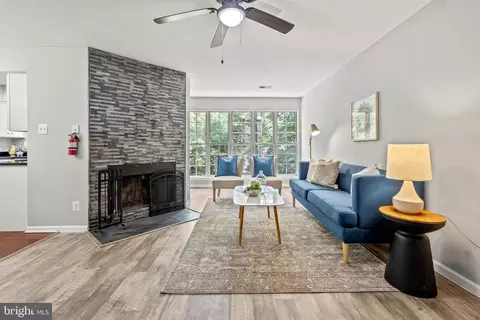 3803 Green Ridge Ct #201, Fairfax, VA 22033