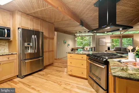 Kitchen - 5837 Boothe Dr, Burke, VA 22015 photo 3 of 6