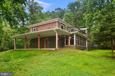 Exterior - 5837 Boothe Dr, Burke, VA 22015 photo 17 of 17