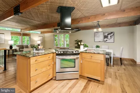 Kitchen - 5837 Boothe Dr, Burke, VA 22015 photo 5 of 6