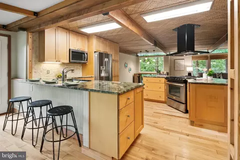 Kitchen - 5837 Boothe Dr, Burke, VA 22015 photo 4 of 6
