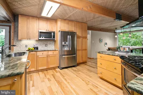 Kitchen - 5837 Boothe Dr, Burke, VA 22015 photo 2 of 6