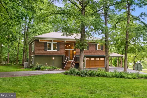 Exterior - 5837 Boothe Dr, Burke, VA 22015 photo 4 of 17