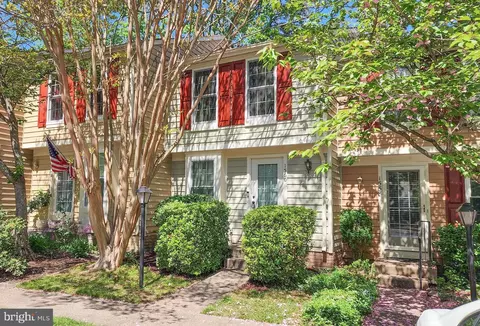 1560 Woodcrest Dr, Reston, VA 20194
