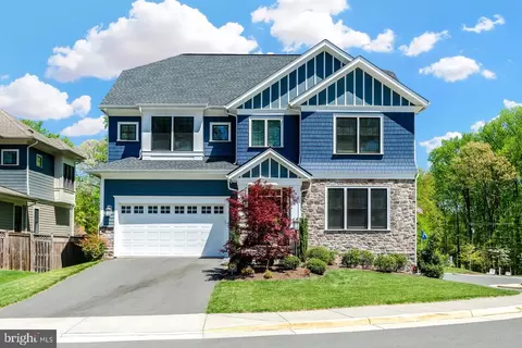 2695 Salem Oak Ln, Vienna, VA 22181