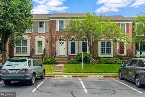 13421 Foxhole Dr, Fairfax, VA 22033