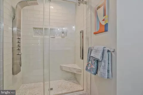 Bath - 8486 Brutus Ct, Springfield, VA 22153 photo 4 of 5