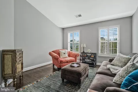 Living - 8486 Brutus Ct, Springfield, VA 22153 photo 7 of 12