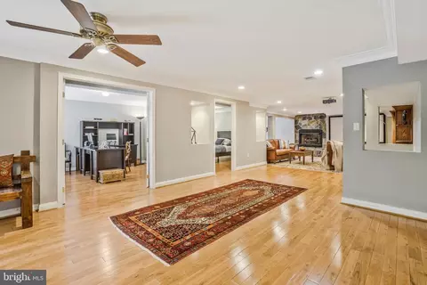 Living - 8486 Brutus Ct, Springfield, VA 22153 photo 11 of 12